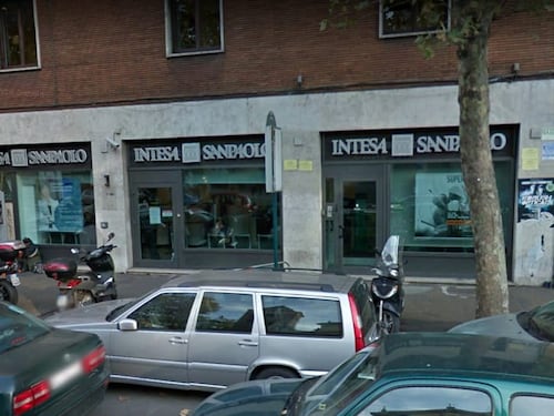 Trastevere, rapina in banca: banda in fuga con 180mila euro