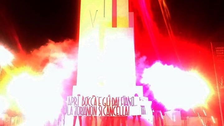 Roma, blitz contro Fiano sotto l'obelisco "Dux"