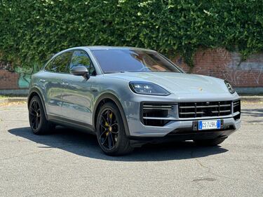 Porsche Cayenne Coupè GT: il video in pillole del super SUV ibrido da 740 CV 6