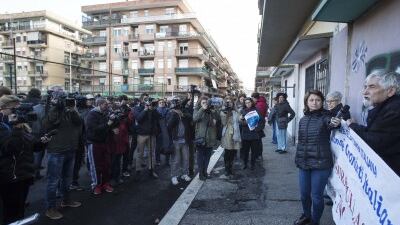 Ostia, sit-in dei giornalisti davanti alla palestra di Spada