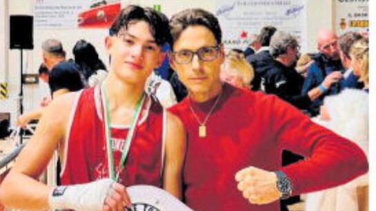 Lorenzo sul ring, il piccolo Berlusconi picchia da grande e s’allena in periferia