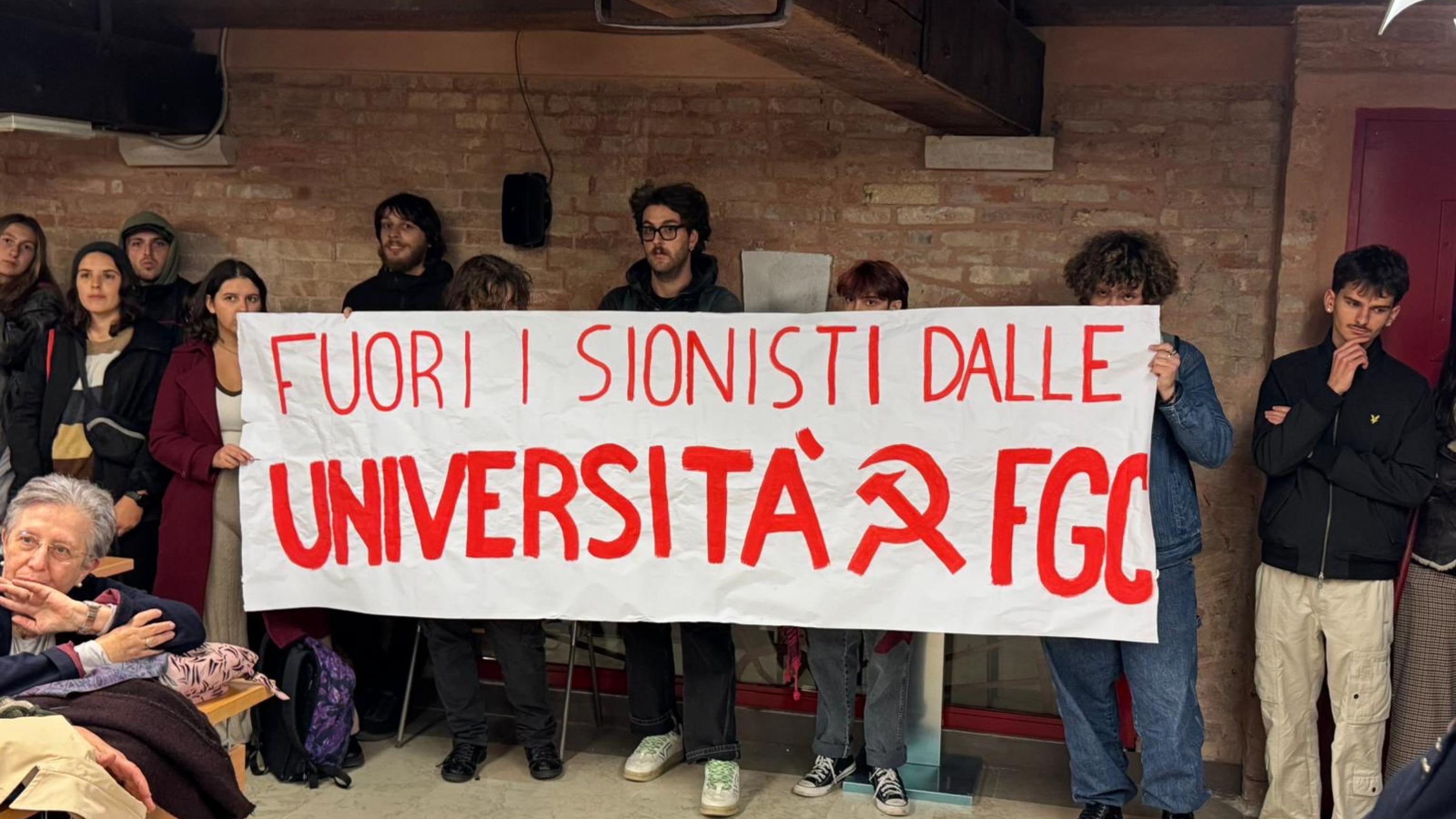 "Fuori i sionisti dall'università". I Pro Pal impediscono a Fiano di parlare alla Ca' Foscari