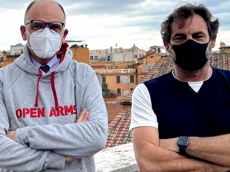 Enrico Letta con Felpa Open Arms