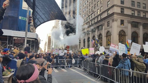 New York, la manifestazione anti-Trump 5