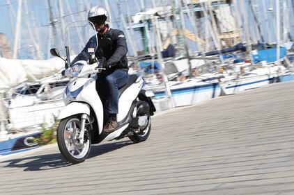 Honda SH Mode, sfida al low budget 11