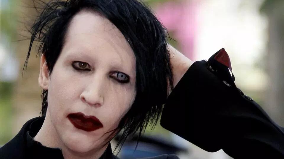 Abusi fisici e violenze: perquisita la casa di Marilyn Manson