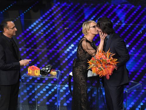 Sanremo 2017: i baci di Maria De Filippi conquistano Twitter