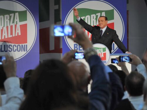 Ecco il simbolo di Forza Italia. C'è anche il nome di Berlusconi