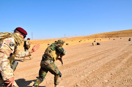 Così i parà addestrano i curdi a Erbil 9