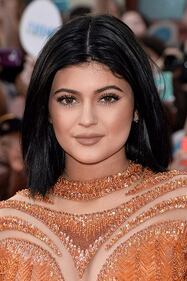Kylie Jenner sexy in bianco 22