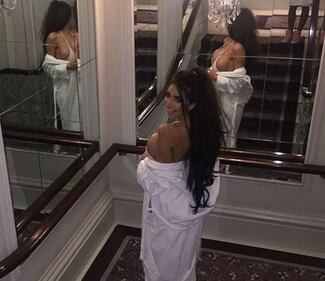 Le forme generose della modella Chloe Mafia 15