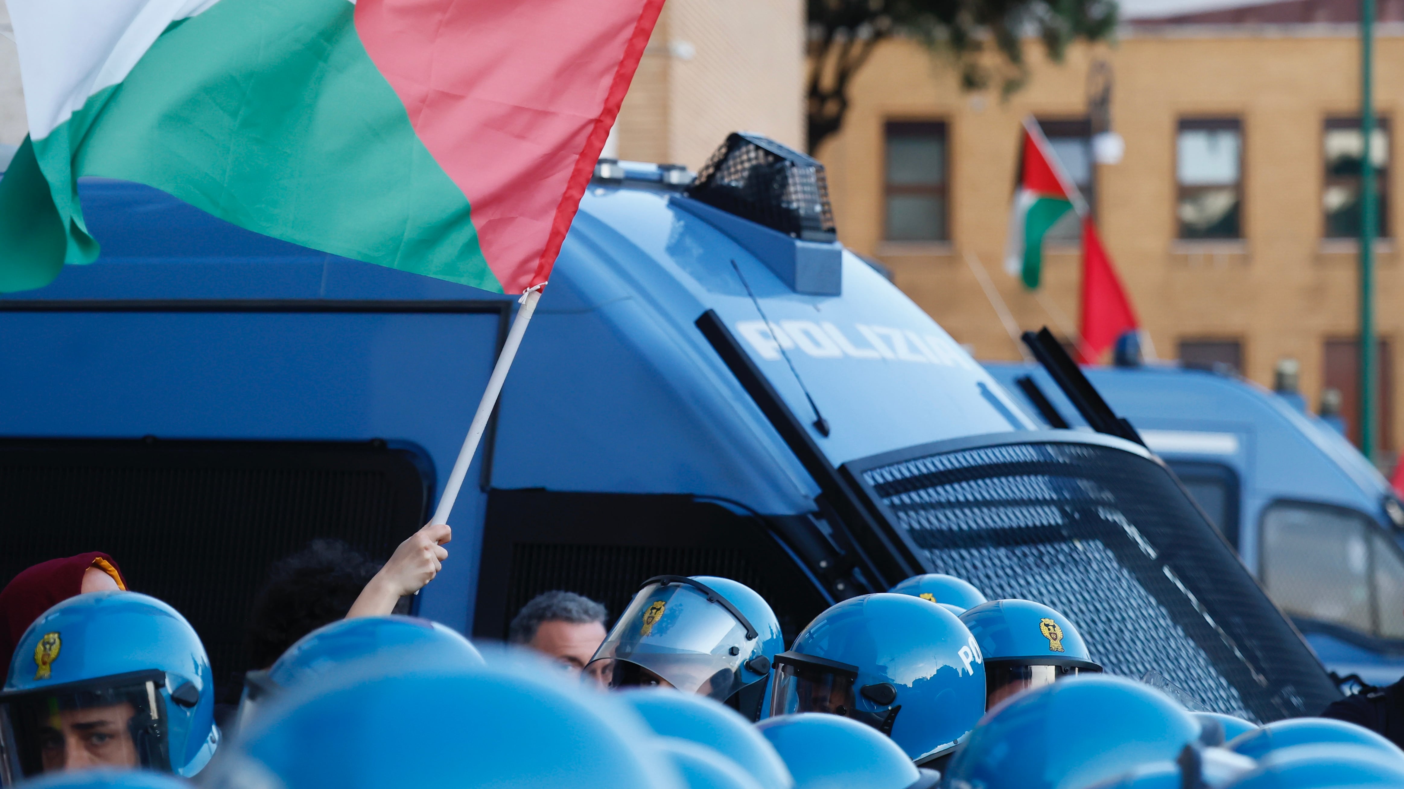 Comunisti, collettivi, centri sociali e anarchici: ecco chi sarà in piazza a Roma il 5 ottobre