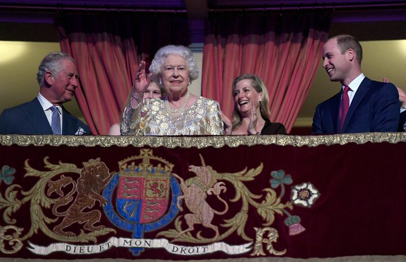 Regina Elisabetta II, la sovrana e il mito 5