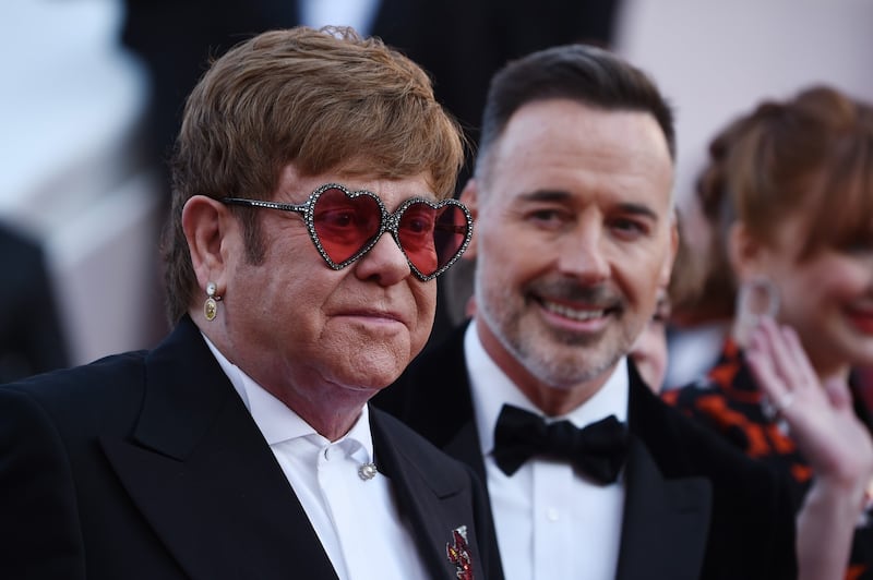 Elton John promuove "Rocket Man": foto 3