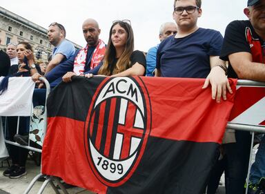 L'amore rossonero per l'ultimo saluto a Berlusconi 10