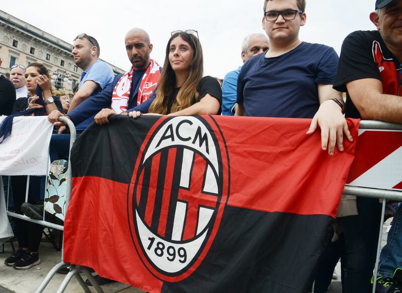 L'amore rossonero per l'ultimo saluto a Berlusconi 10