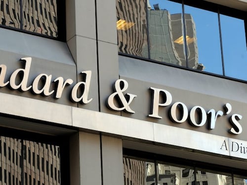 "Rating a rischio". S&P lancia il monito sulla Francia