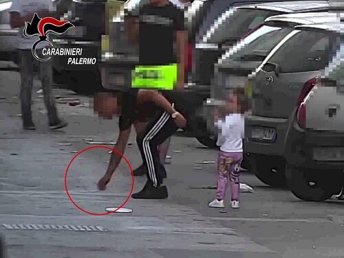 Maxi operazione dei carabinieri, sgominata banda che spacciava davanti ai bambini