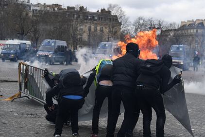 Inferno nel centro di Parigi 8