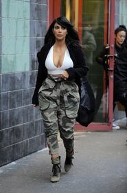 La scollatura di Kim Kardashian 3