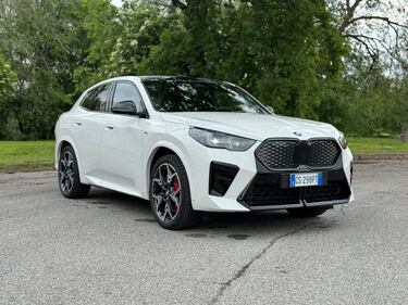 BMW iX2 xDrive 30: la gallery del nuovo suv elettrico sportivo 1
