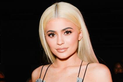Kylie Jenner topless sui social 25