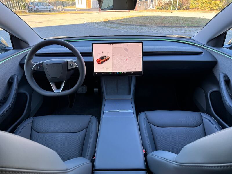 Tesla Model 3 Highland 2024: guarda la gallery 17