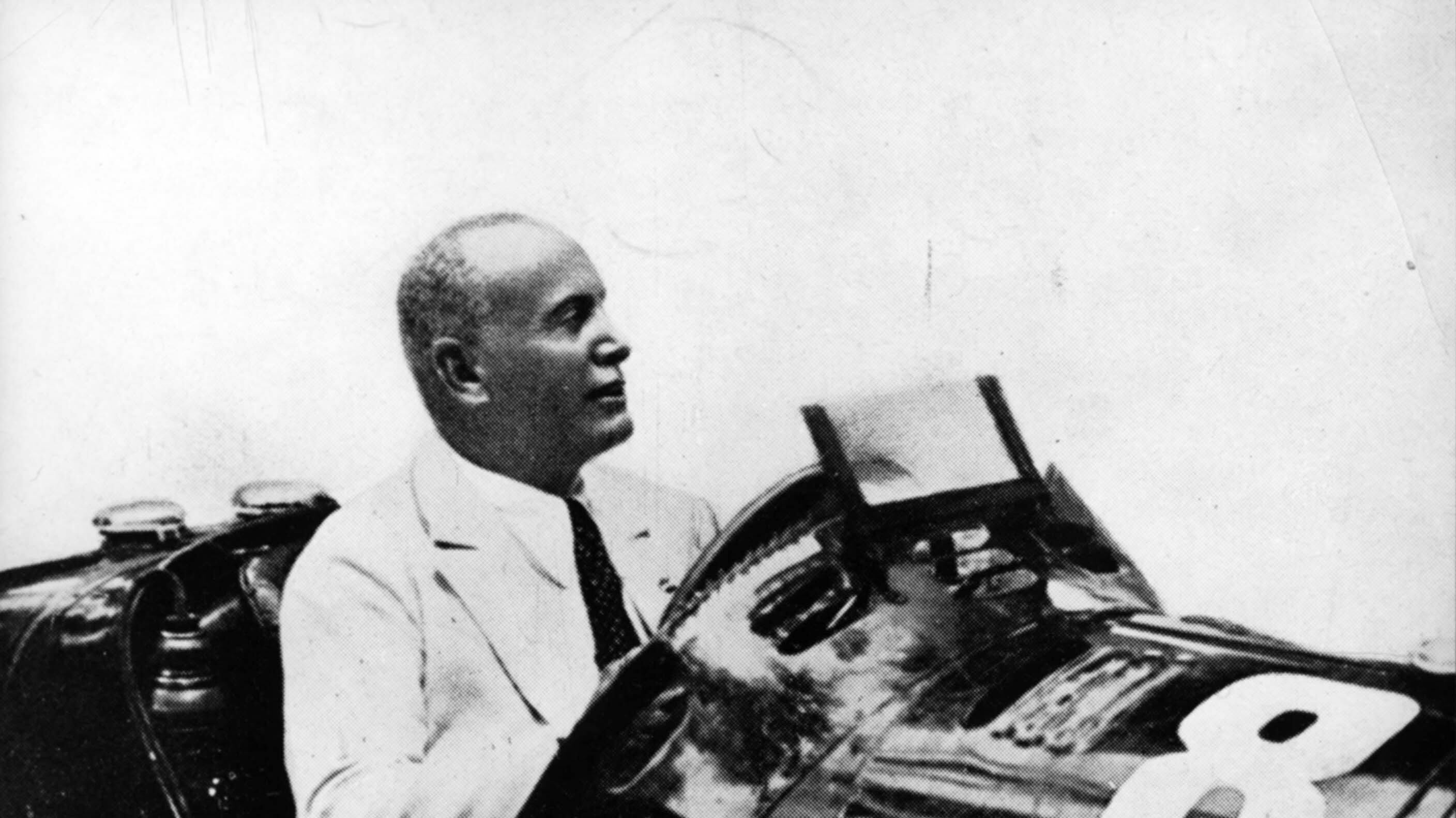 Quell'Italietta anni 50 più furba che gaudente Tra la Vespa e il Duce