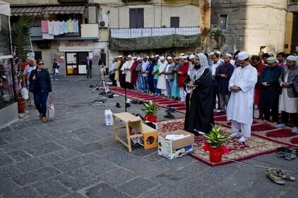 Napoli invasa: i musulmani festeggiano Allah 13