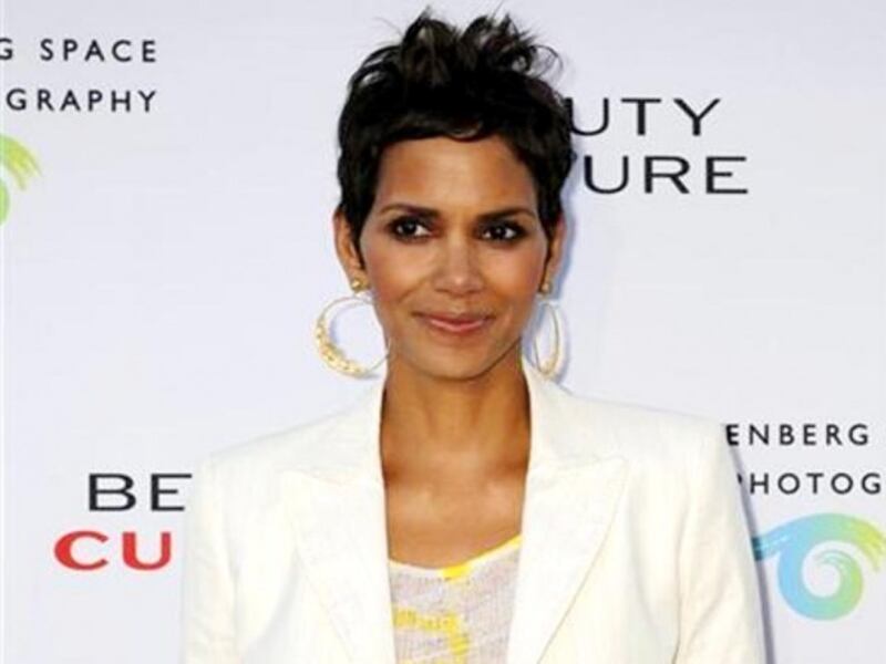 Halle Berry, sexy e talentuosa 16
