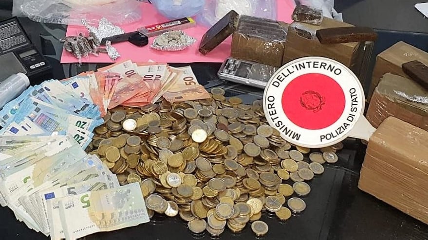 Nasconde in casa oltre 70 mila euro di droga: arrestato spacciatore