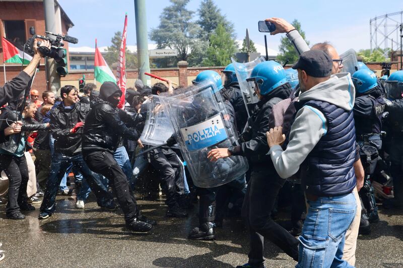 Torino, le foto delle violenze 9