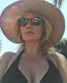 Anna Falchi, scollatura hot sui social 5