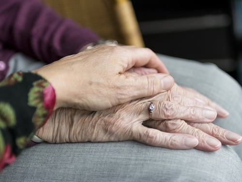 "Spilla" 100mila euro a un anziano e li spende in gratta e vinci