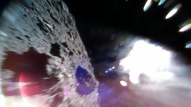 Sonda giapponese invia le prime foto dalla superficie di un asteroide
