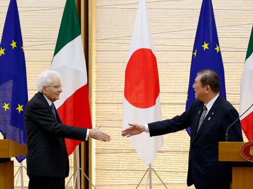 Ipotesi truppe a Kiev, Mattarella frena