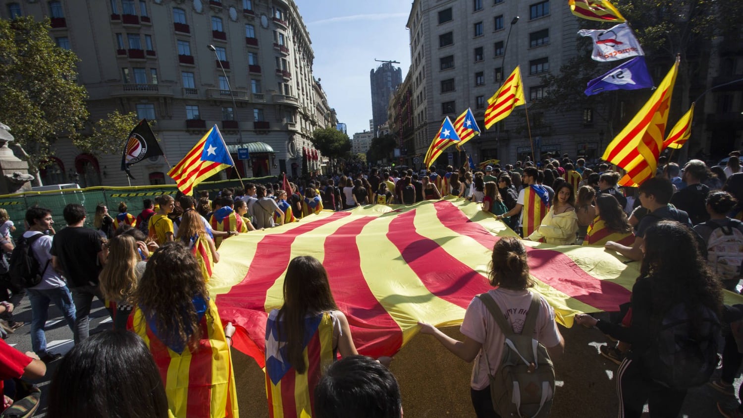 La Catalogna dichiara l'indipendenza. Rajoy: "Spagnoli state tranquilli"