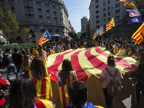 La Catalogna dichiara l'indipendenza. Rajoy: "Spagnoli state tranquilli"