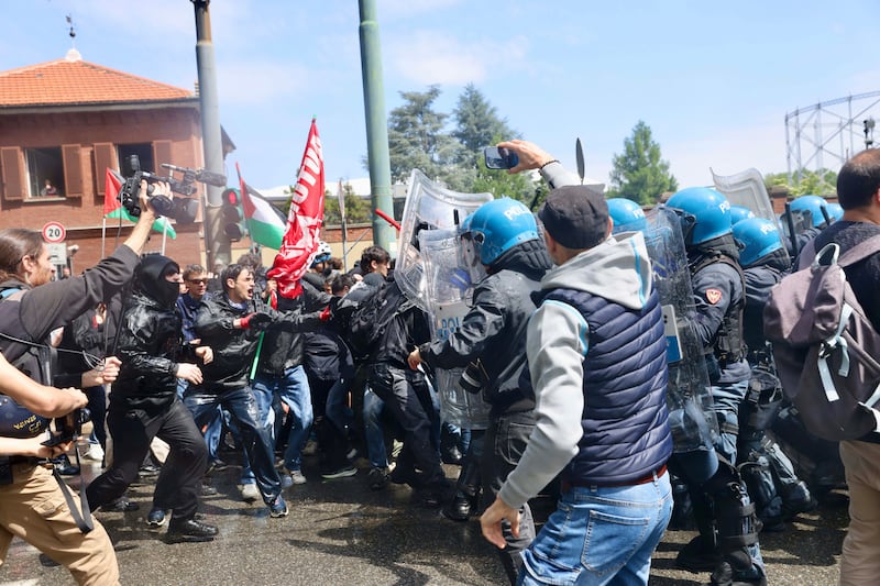 Torino, le foto delle violenze 6