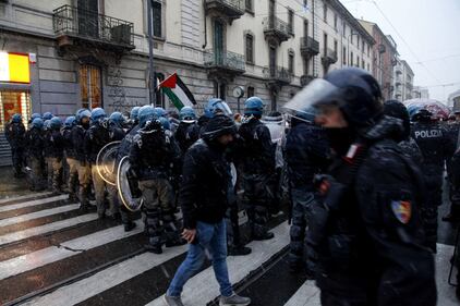 Scontri a Milano tra Forza Nuova e i centri sociali 2