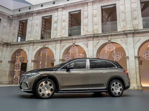 Mercedes-Maybach EQS SUV: guarda la gallery