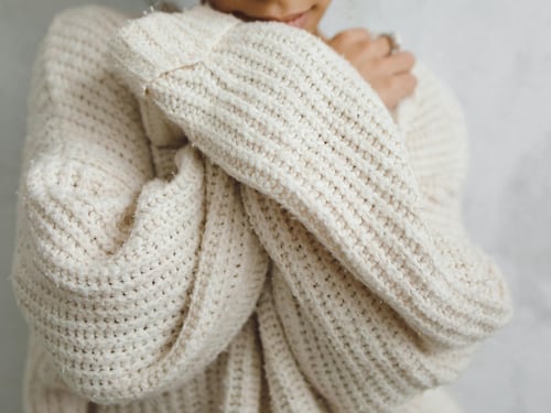 Maglioni oversize, i modelli must-have per l’inverno e come abbinarli