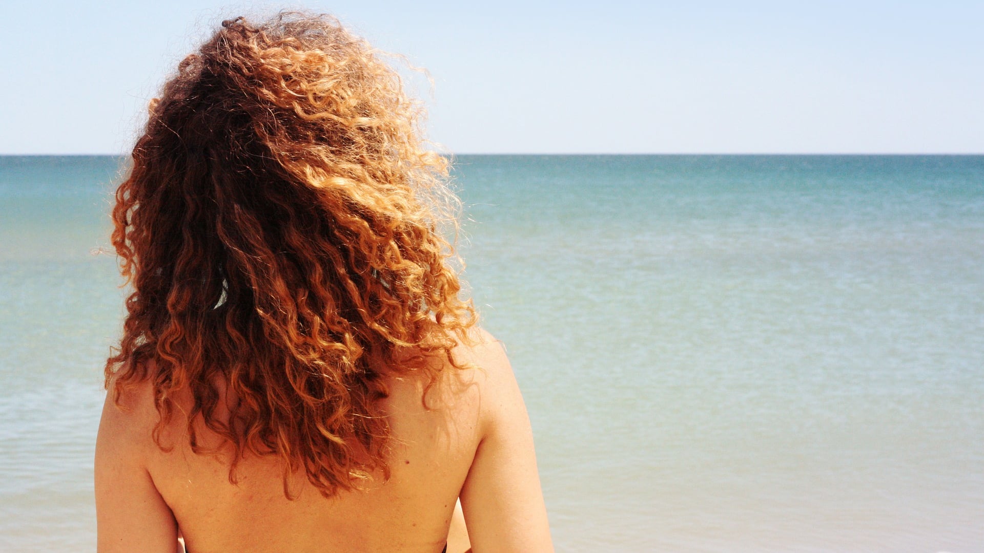 Capelli al mare: come proteggerli da sole e salsedine
