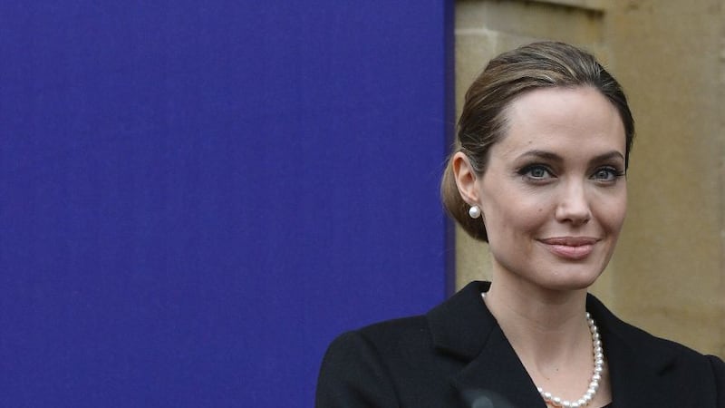 Angelina Jolie troppo magra, Brad Pitt le lancia un ultimatum 8