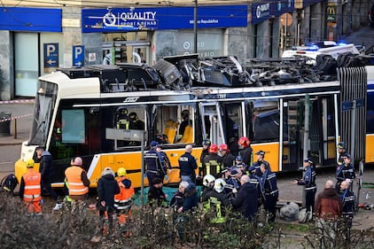 Tram deragliato, le foto dei soccorsi 2