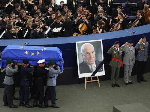 Così l'Europa dice addio a Helmut Kohl, uno dei suoi padri fondatori