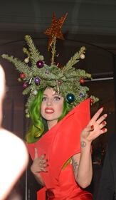 LadyGaga si veste "di Natale" 3