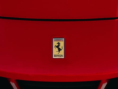 Ferrari alza il listino, obiettivi ok