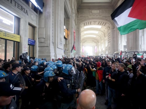 Scontri a corteo pro Pal a Milano, altre 8 misure cautelari