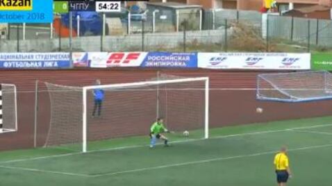 Incredibile in Russia, Norik Avdalyan realizza un rigore con salto mortale